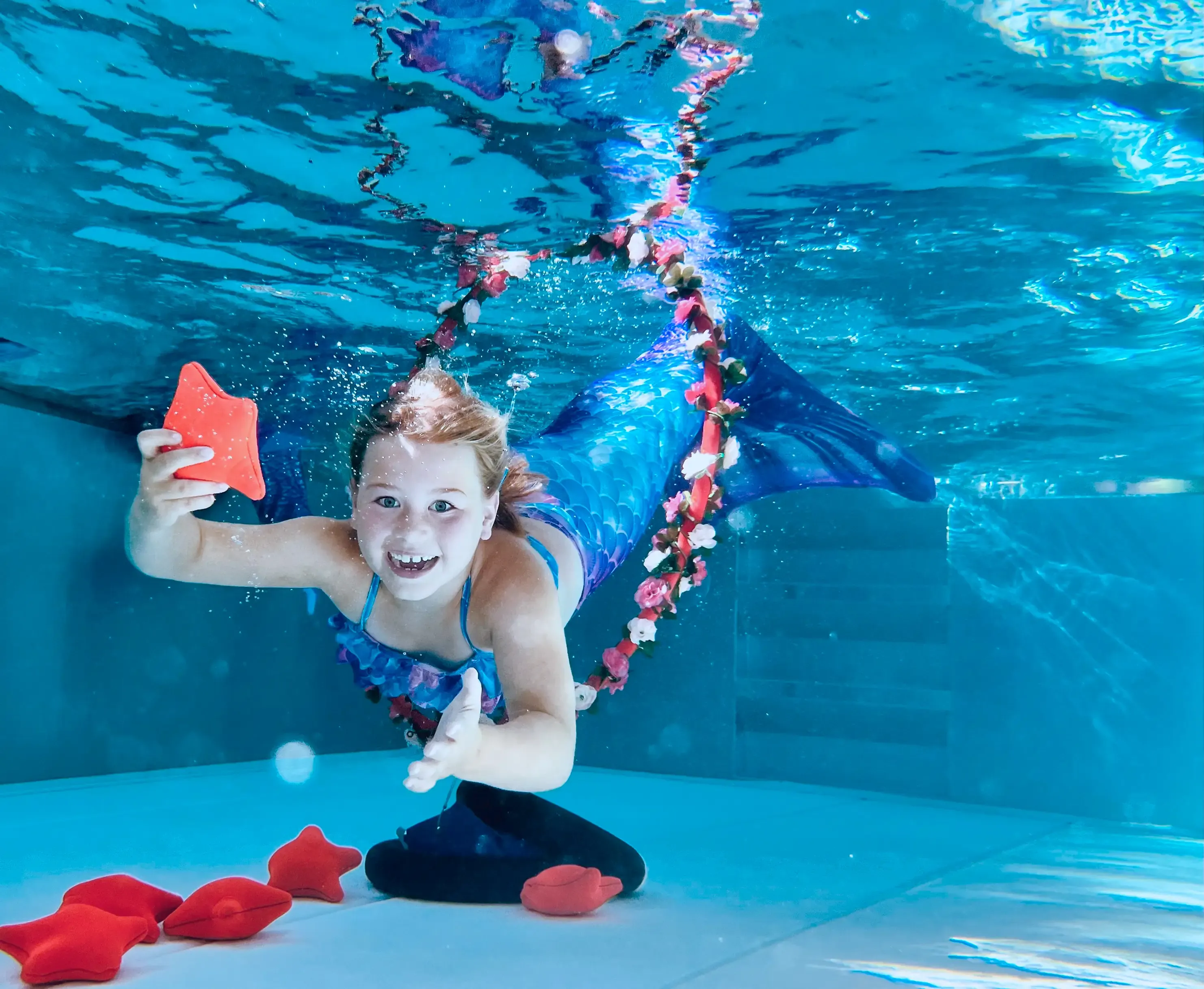 Mädchen mit Monoflosse beim Schnuppermermaiding in der Aquarena Neunkirchen-Seelscheid