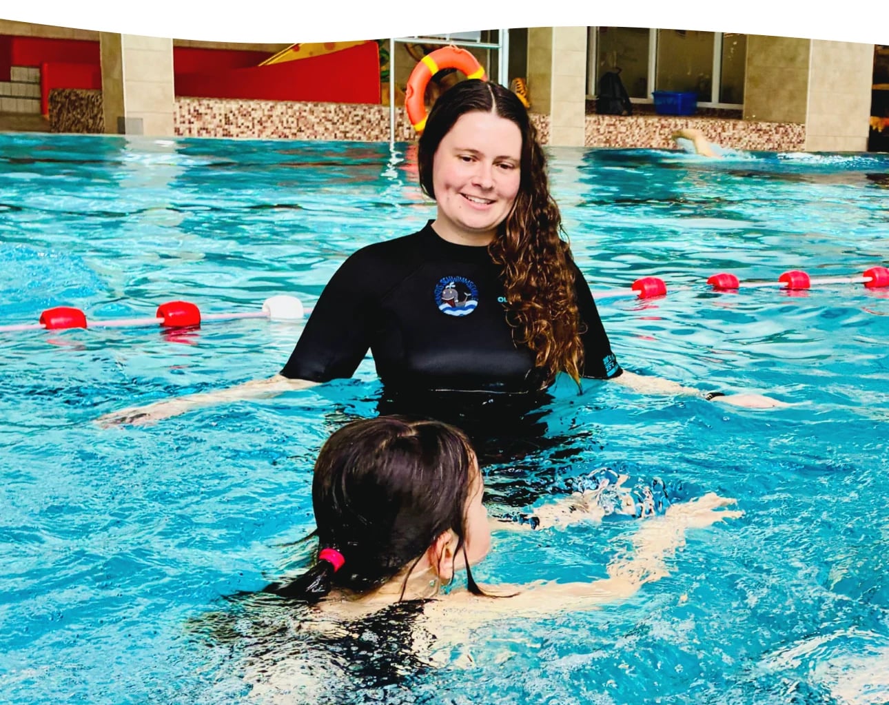 Kind beim Fortgeschrittenen-Schwimmtraining